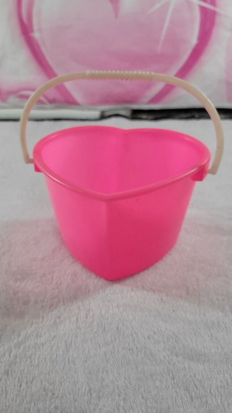 Birthday Express Pink Heart Shaped Plastic Bucket Pail Party Favor Basket Vtg